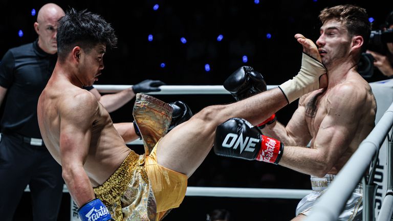 ONE冠军赛:尼科·卡里略在ONE Fight Night 46中击倒周家强,成功首秀