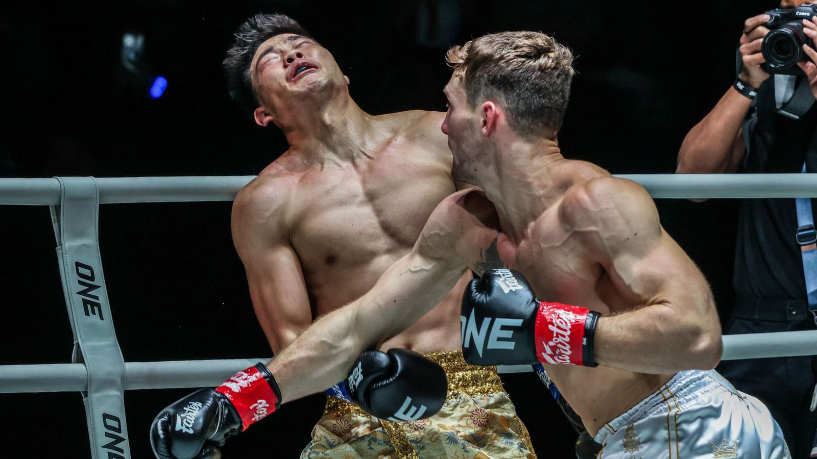 ONE冠军赛:尼科·卡里略在ONE Fight Night 46中击倒周家强,成功首秀